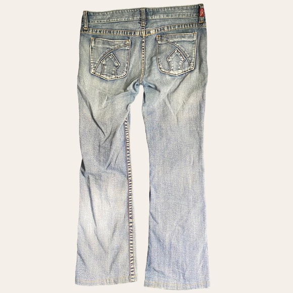 YMI Royalty Flared Jeans⚜️✨
Nice wash with slight boot cut
Inseam: 28” - Picture 2 of 3